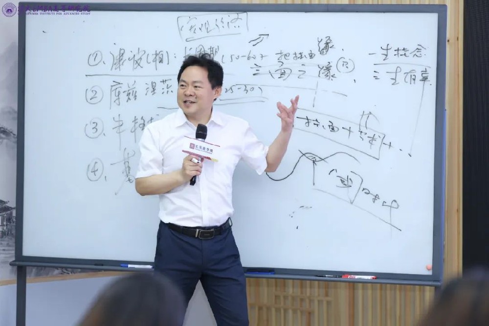 劉春華授課清大EMBA| AI時代新營銷模型的生態(tài)構(gòu)建