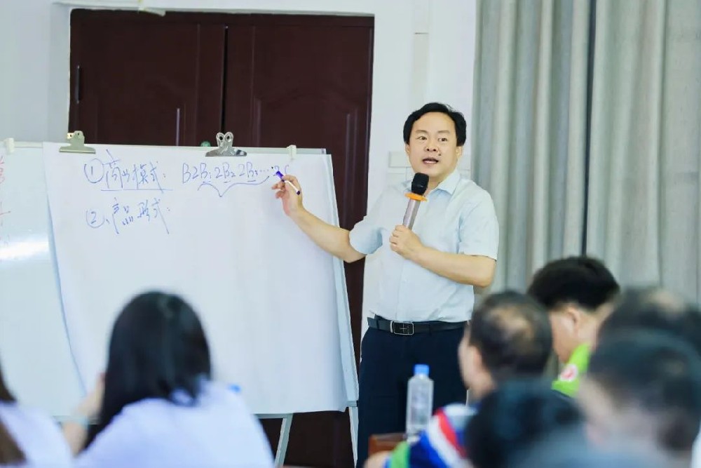 劉春華授課廣西大學(xué) |營銷點燃企業(yè)生命線
