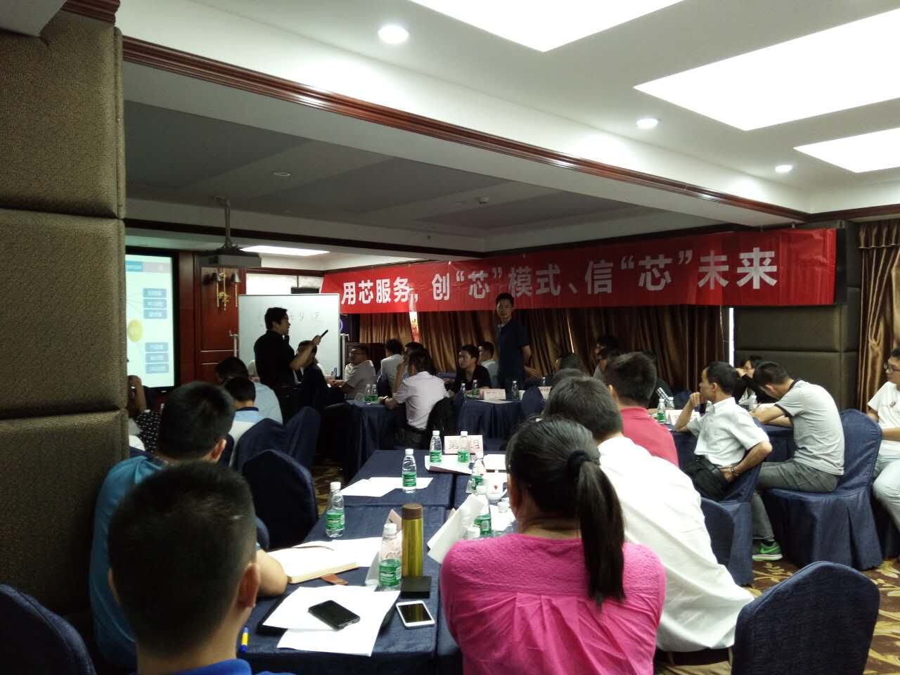 華商智業(yè)專家團授課企業(yè)家：提升服務營銷的競爭力